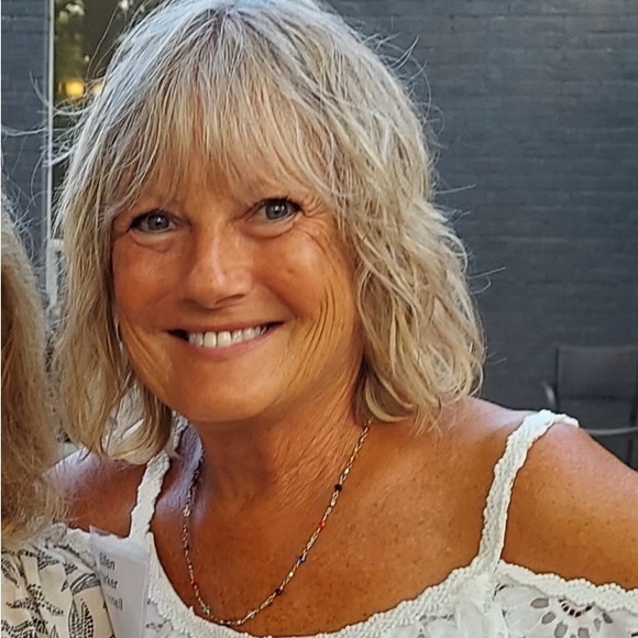 Meet your Posher, Ellen - Picture 1 of 1